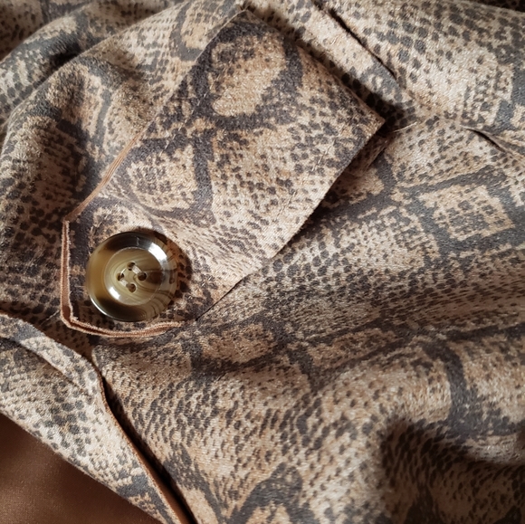 Snake Printed Trench Coat - Picture 13 of 14